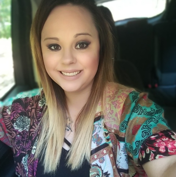 Meet your Posher, Niki - Picture 2 of 2